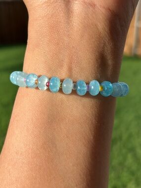 Blue Beaded Stretch Bracelet - Elegant Aqua Gem Accent